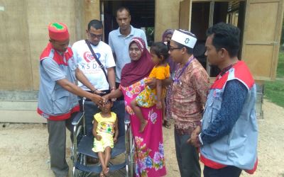 KSDA Aceh Bantu Kursi Roda Untuk Munawarah 